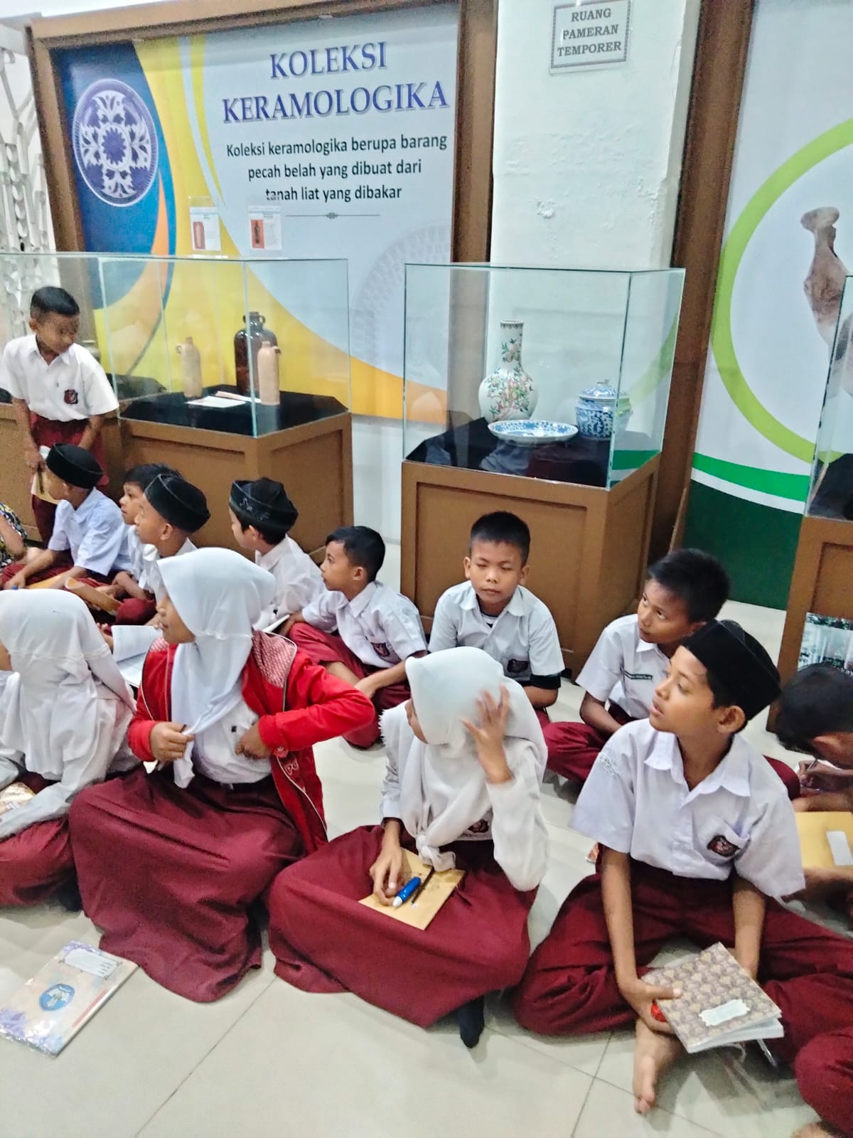 KUNJUNGAN KE MUSEUM PARA SISWA/SISWI SERTA GURU SDN 13 LANGSA