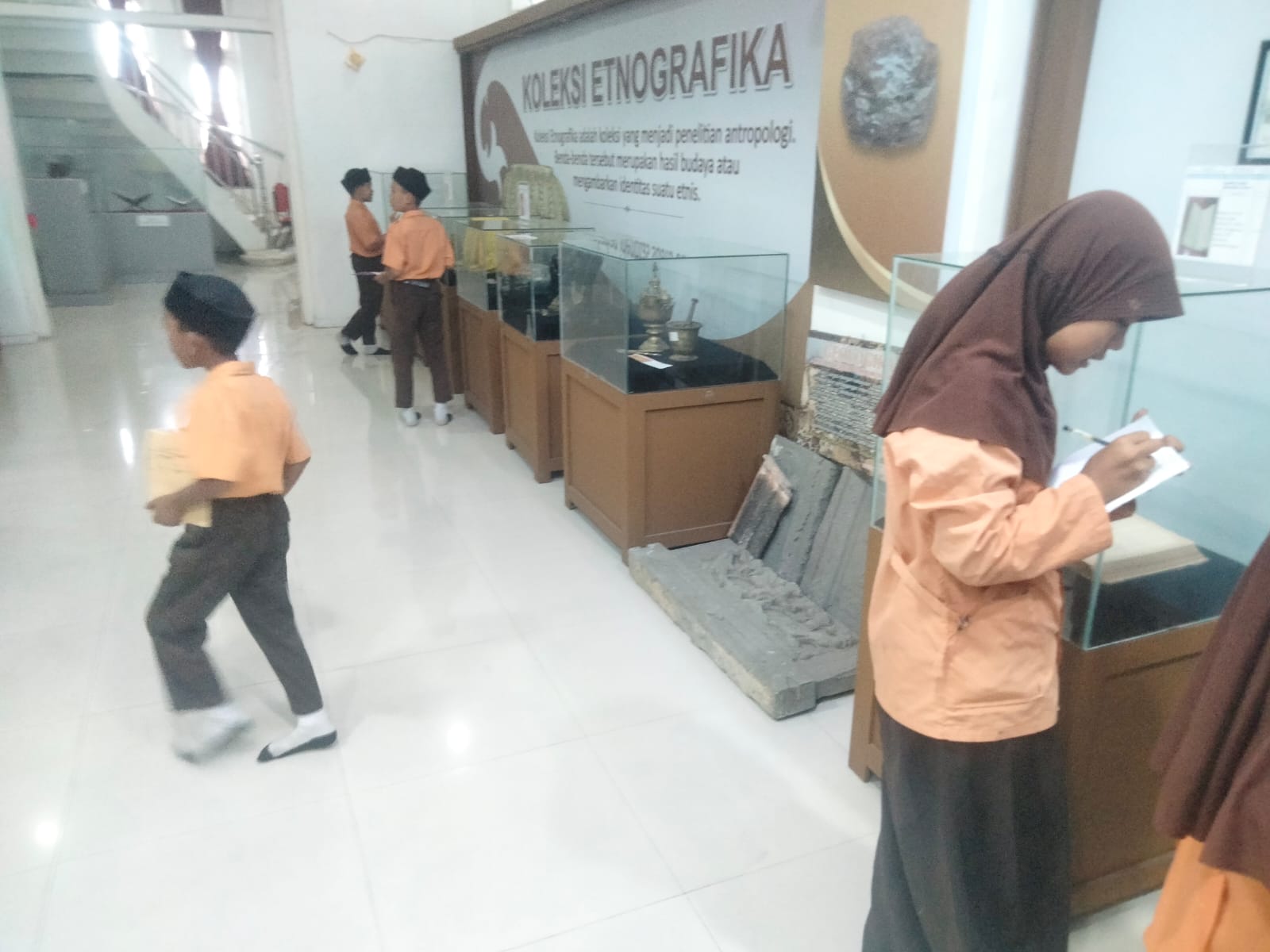 KUNJUNGAN KE MUSEUM PARA GURU DAN SISWA/SISWI SDN 14 LANGSA