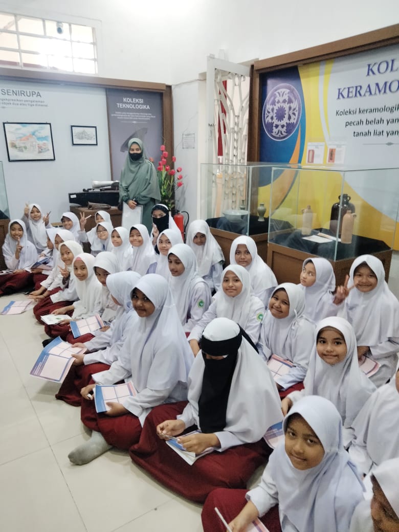 KUNJUNGAN KE MUSEUM KOTA LANGSA PARA GURU DAN SISWA/SISWI SD IT LUKMANUL HAKIM LANGSA