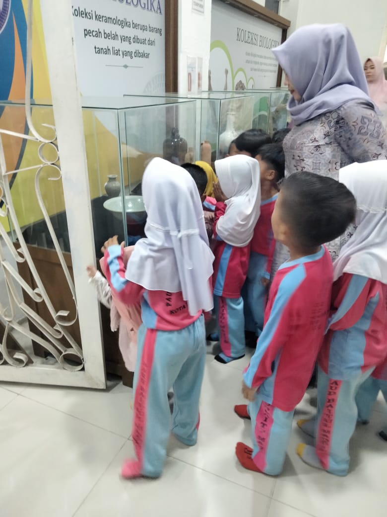 KUNJUNGAN KE MUSEUM KOTA LANGSA PARA GURU DAN SISWA/SISWI TK BAITUL MAQDIS LANGSA TIMUR.